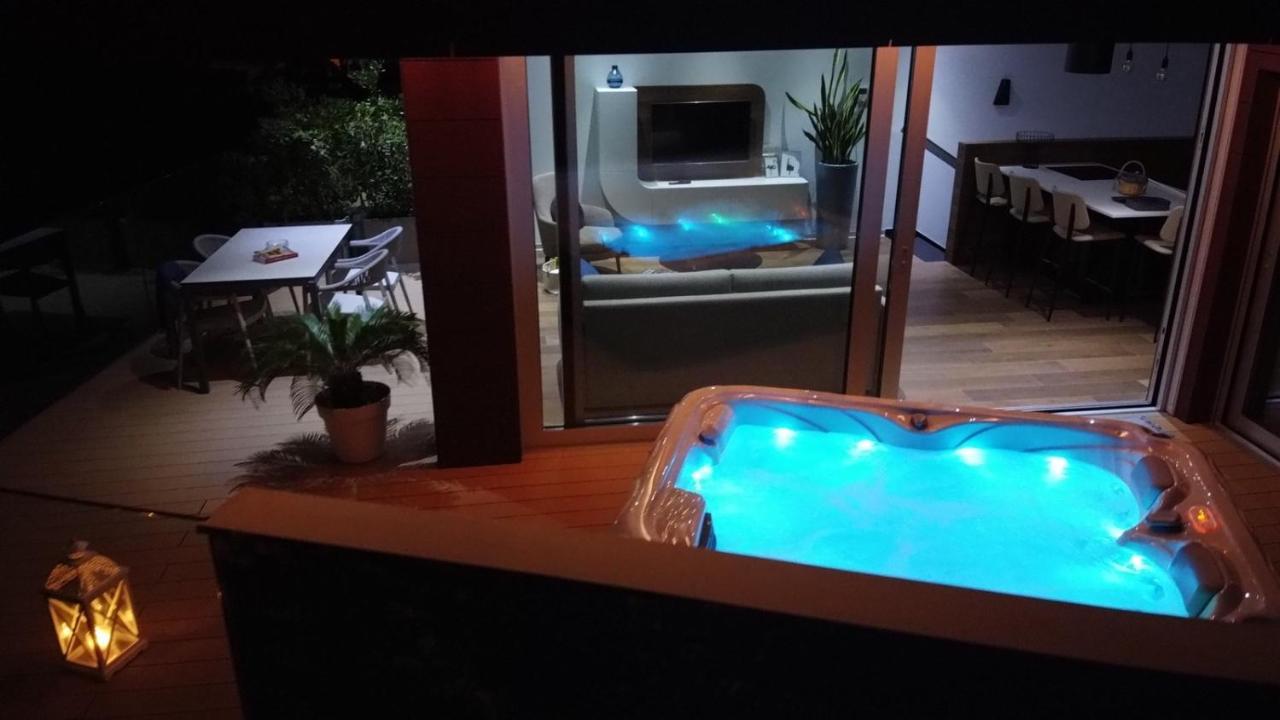 רוביני The Q Superior - A Penthouse With Jacuzzi And Sauna מראה חיצוני תמונה