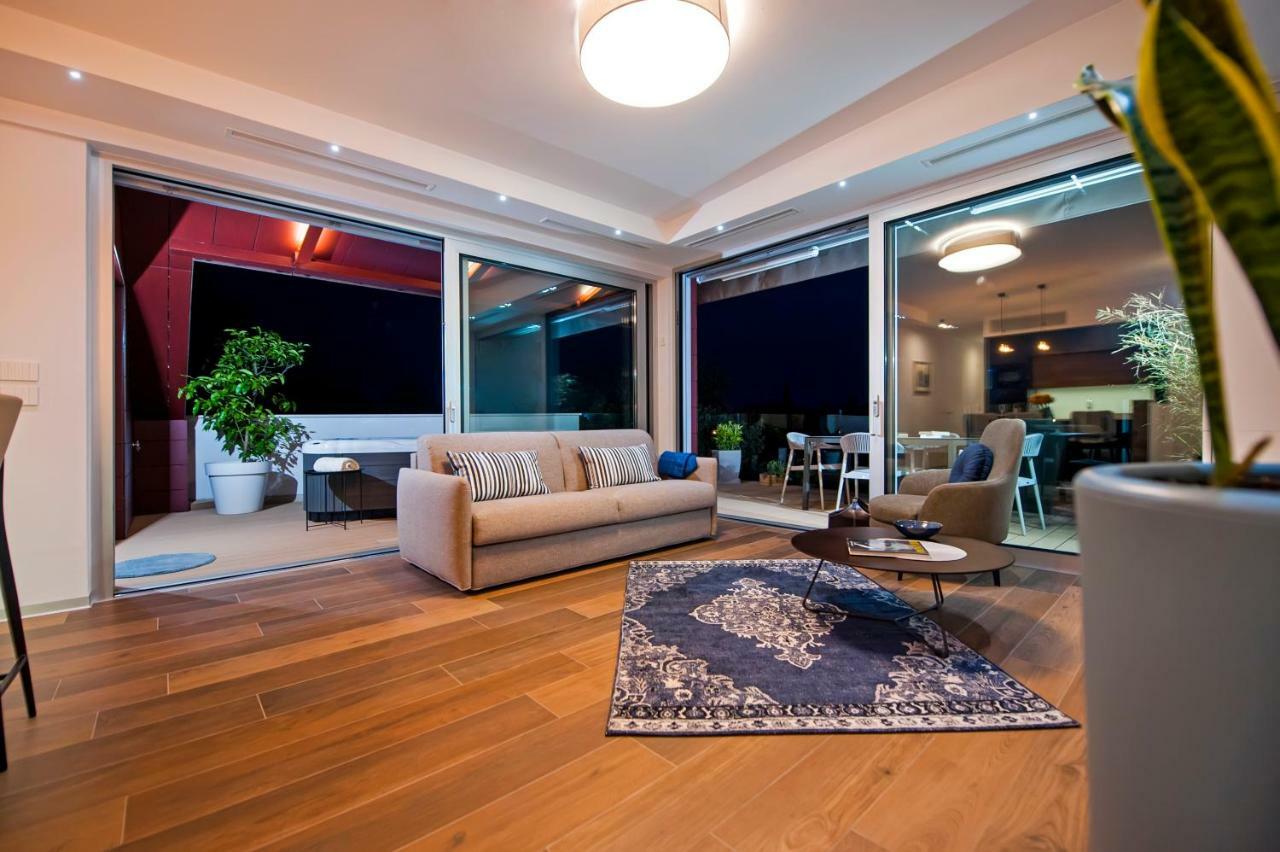 רוביני The Q Superior - A Penthouse With Jacuzzi And Sauna מראה חיצוני תמונה